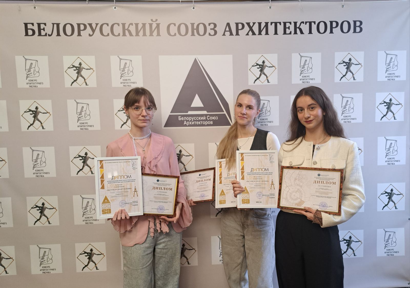 images/galleries/Победители конкурса архитектурного рисунка_2025/Победители_конкурса_арх_gwl1Shl.jpg