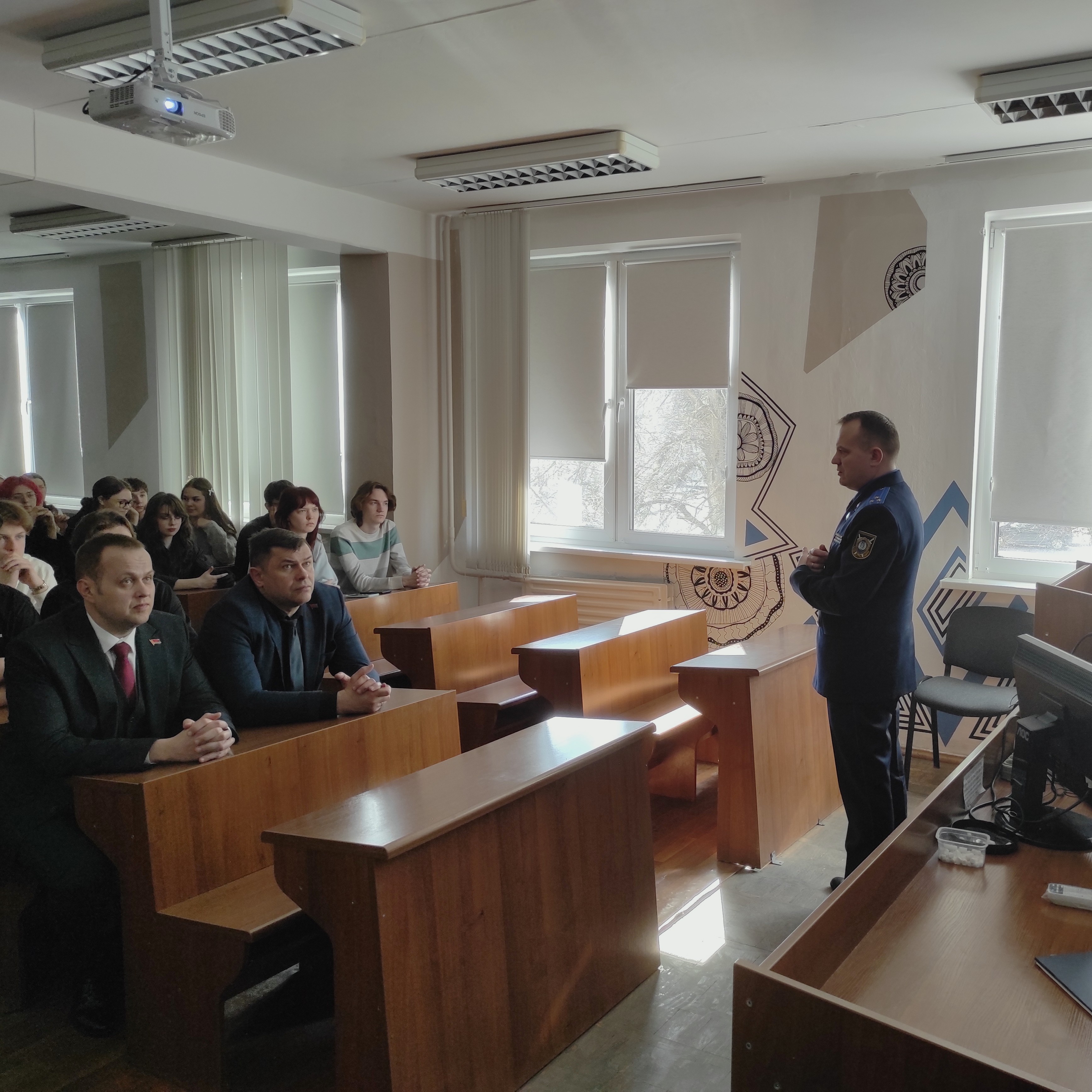 images/galleries/встреча с подполковником 17 03 26/встреча_с_подполковником_17_03_26-972_9mLpUv8.jpg