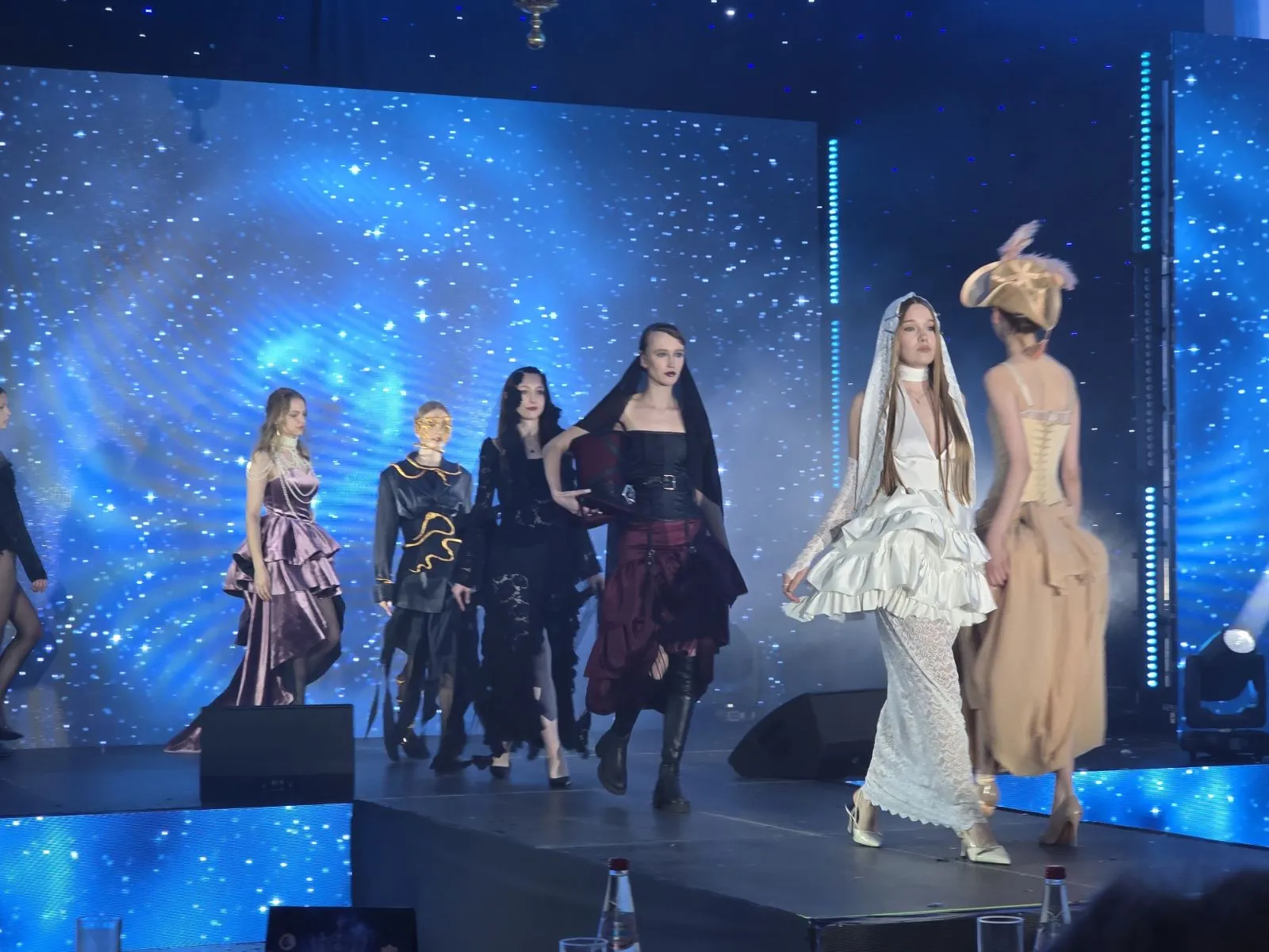 images/galleries/мода 070426/мода_070426-97bb8d82-7448-4d52-9700-72fde24c72ae.webp